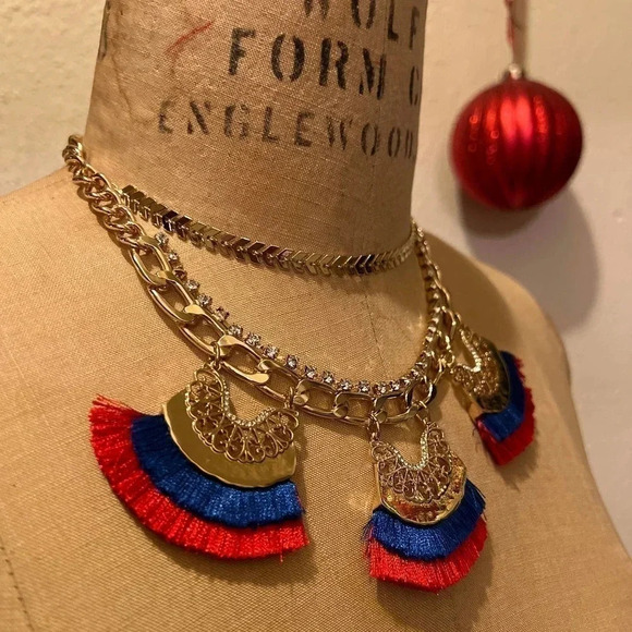 GUESS Gold-Tone Crystal & Fringe Statement Necklace NWT - Picture 2 of 4